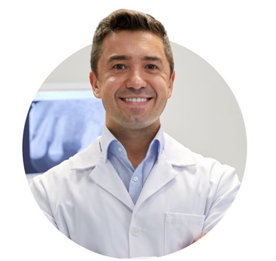 Smiling dentist face_42fe8883-d530-4ac3-a64f-fd56b6b79d19